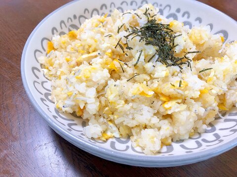 パラパラにならないけど美味しいしらすチャーハン